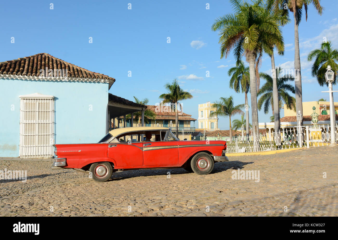 Klassische Ford Fairlane, Plaza de Mayor, Trinidad, Kuba Stockfoto