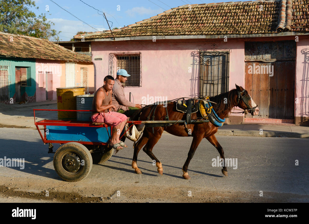 Typische Pferdekutschen Warenkorb, Trinidad, Kuba Stockfoto