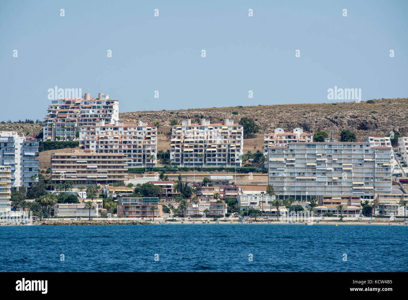 Hotels, Appartements und Strand von Santa Pola bei Alicante Spanien gesehen vom Meer Stockfoto