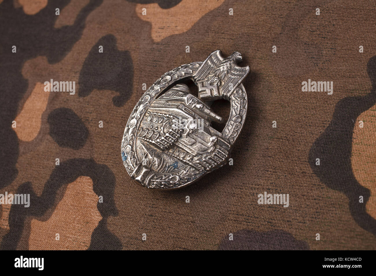 Allgemeine Tank Assault Badge - deutsche NS-Award auf der SS Camouflage einheitliche Stockfoto