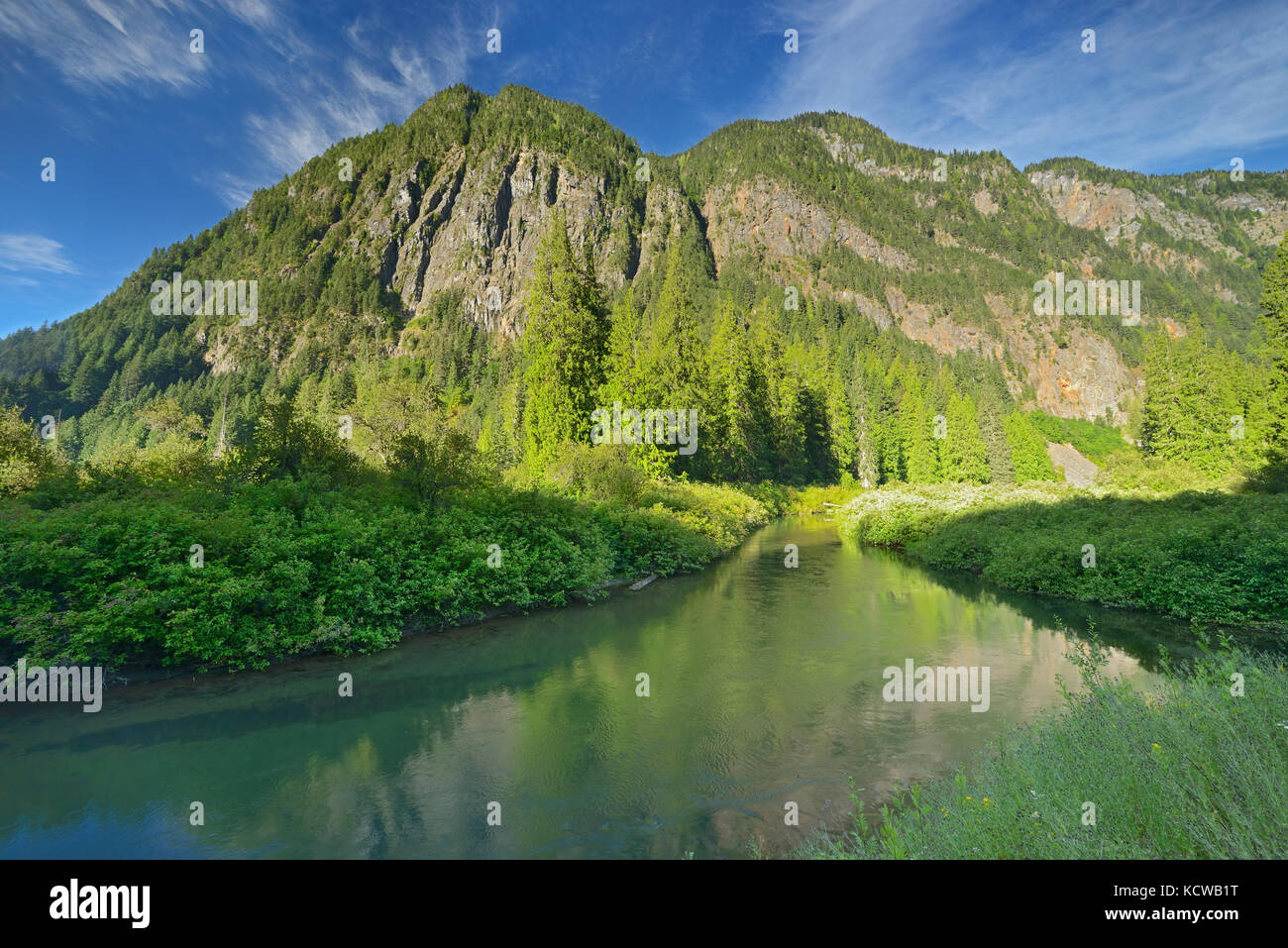 Bergen der Cascade Range und Fluss, e.c. Manning Provincial Park, British Columbia, Kanada Stockfoto