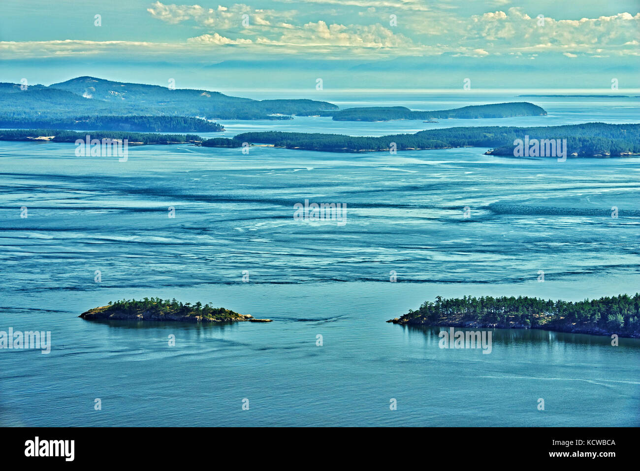 Blick auf den Golf und die San Juan Inseln vom 497 Meter hohen Gipfel des Mt. Warburton Pike , Saturna Island, British Columbia, Kanada Stockfoto