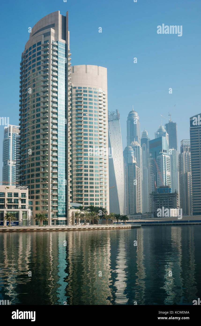 Dubai, Vae - 13. November: Dubai Marina bei Sonnenuntergang, am 13. November 2012, Dubai, UAE. in der Stadt der künstliche Kanal Länge von 3 Kilometer entlang der Stockfoto