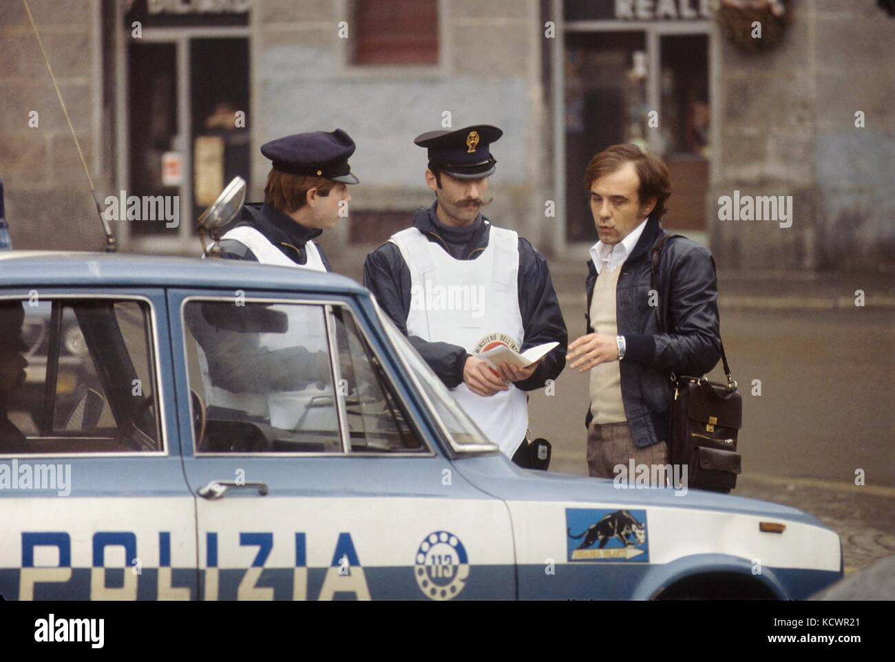 Mailand (Italien), Polizeikontrollpunkt im östlichen Randgebiet während der Entführung des Präsidenten des Rates Aldo Moro durch die Terrorgruppe der Roten Brigaden (April1978) Stockfoto
