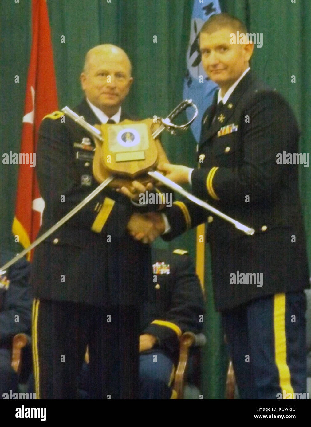 Die Palmetto Military Academy eine Zeremonie, die pma Hall of Fame eingezogenen und Kommission pma Klasse 67 an mccrady Training Center in Eastover zu erkennen durchgeführt, South Carolina, Aug. 13., 2016. col. jakie Davis, Jr., und Capt. John Thorne, jr., waren beide in der pma Hall des Ruhmes eingesetzt. Neun officer Kandidaten zu Leutnant mit der Fertigstellung der Officer Candidate School gefördert wurden - james Boudreau, Infanterie, Phillip Davis, Infanterie, David Elmore, Luftverteidigung, johnathan Hand, Luftfahrt, lösegeld Holland, Infanterie, ciera Nicholson, Signal, Lewis Simmons, Infanterie, Christopher tom Stockfoto