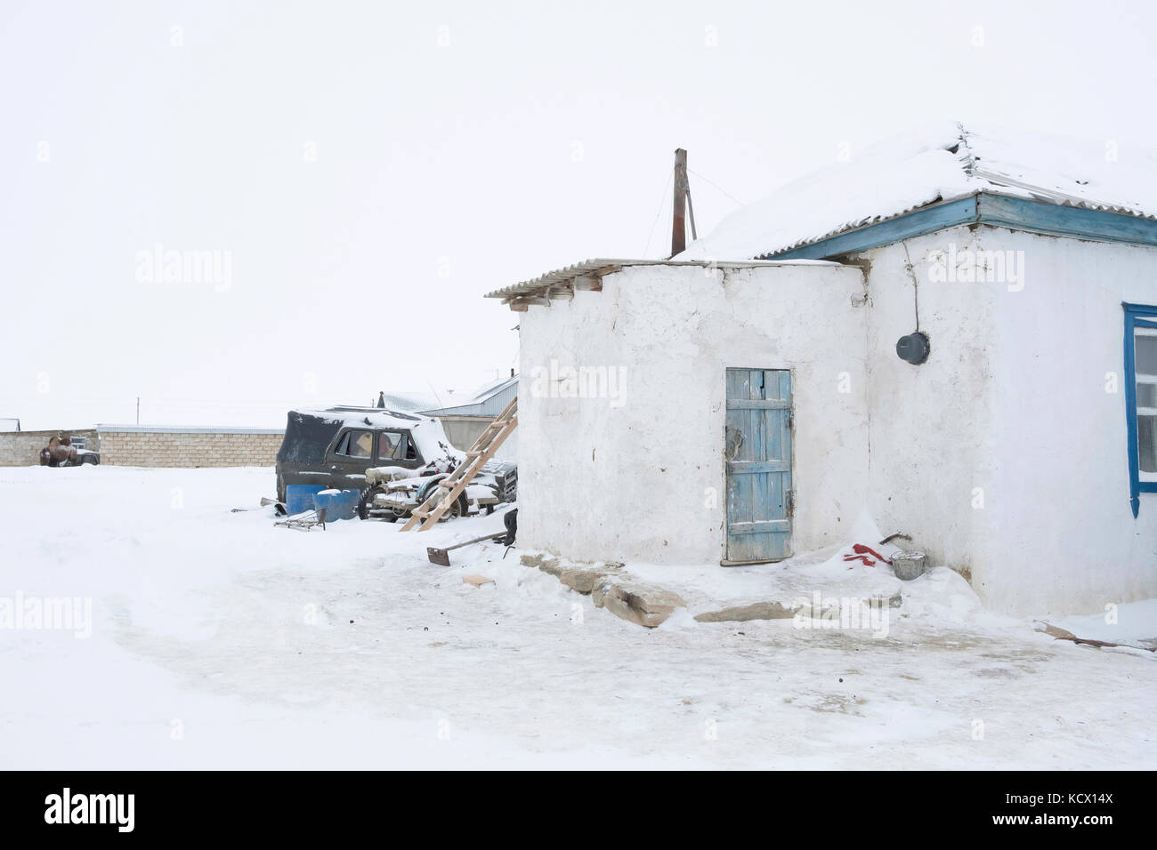Ein Teil des Dorfes Tastubek. Es gibt immer einen Eingang, wo Sie Ihre Schuhe und andere Sachen verlassen, bevor Sie in die gesamte Wohnung kommen. Dies Stockfoto