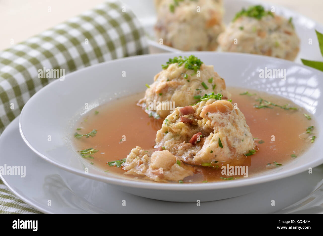 Italienische rindfleischsuppe -Fotos und -Bildmaterial in hoher ...
