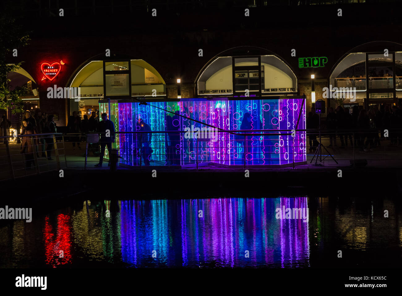 6 Oct 2017, Leeds, Nachtlicht, eine magische Feier von Licht und Farbe, die das 13. Jahr der Licht Nacht Leeds. Stockfoto