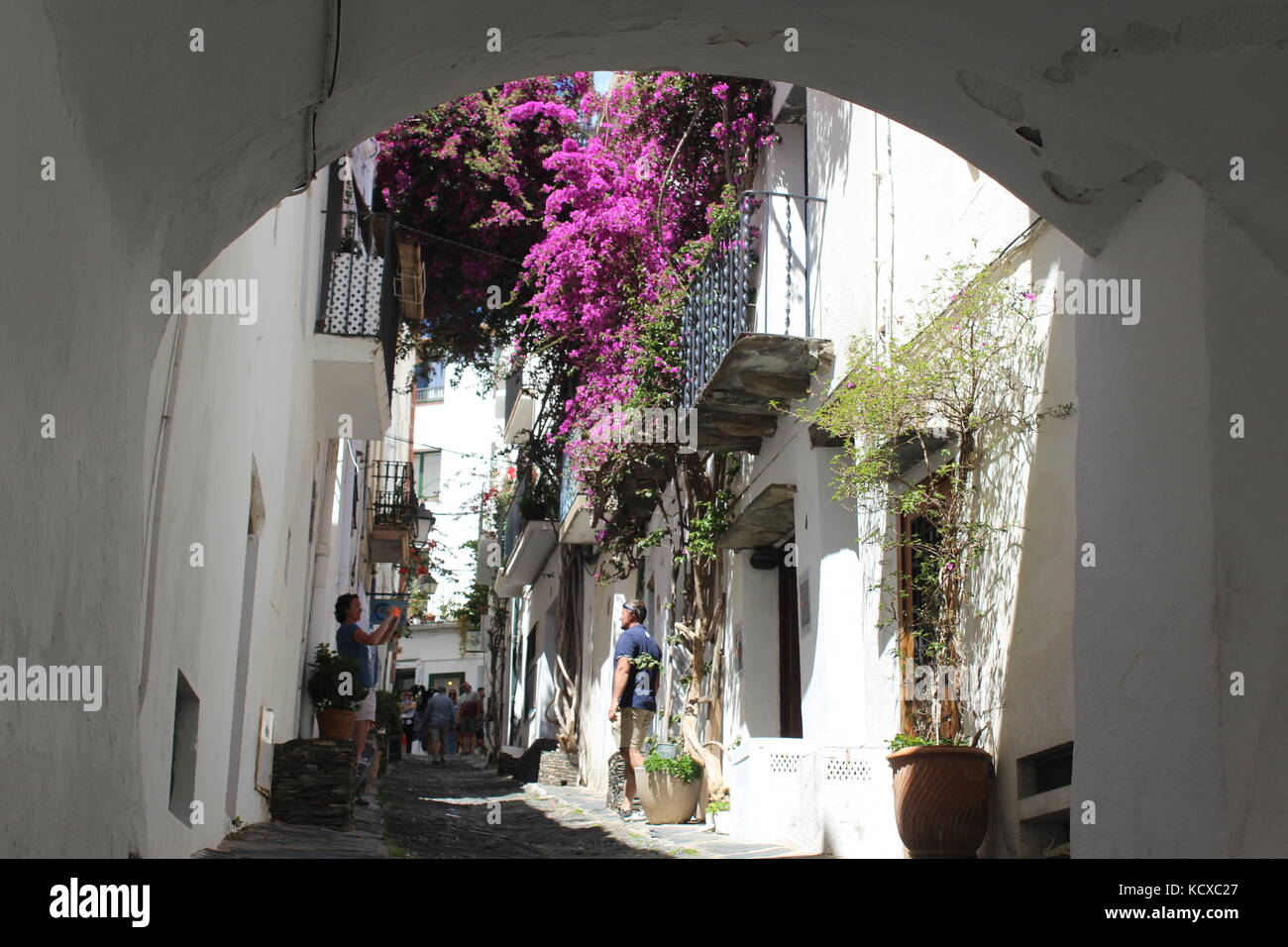 Schöne weiße Straßen von cadaques an der Costa Brava Stockfoto