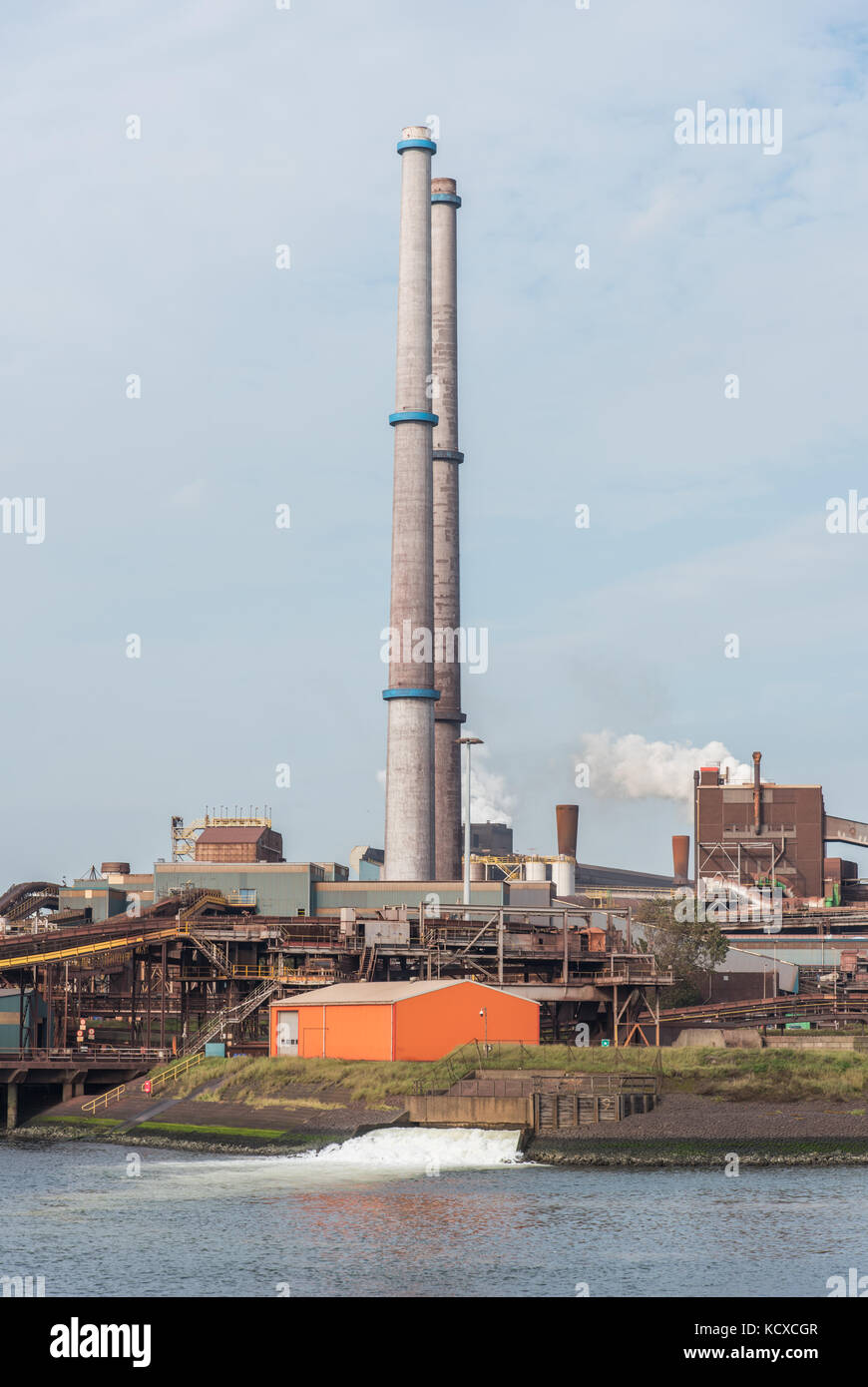 Die Schlösser von ijmuiden Holland und die Tata Steel Factory Stockfoto