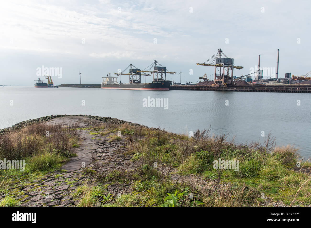 Die Schlösser von ijmuiden Holland und die Tata Steel Factory Stockfoto