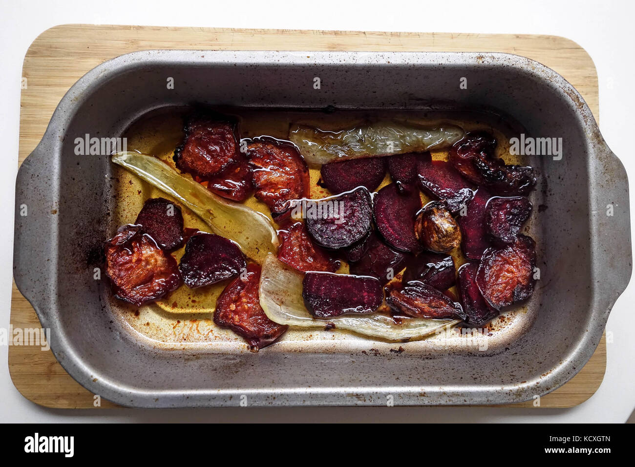 Gebratene rote beete -Fotos und -Bildmaterial in hoher Auflösung – Alamy