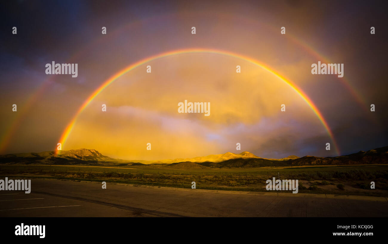 Schöner Regenbogen der Bergkette Utah USA Stockfoto