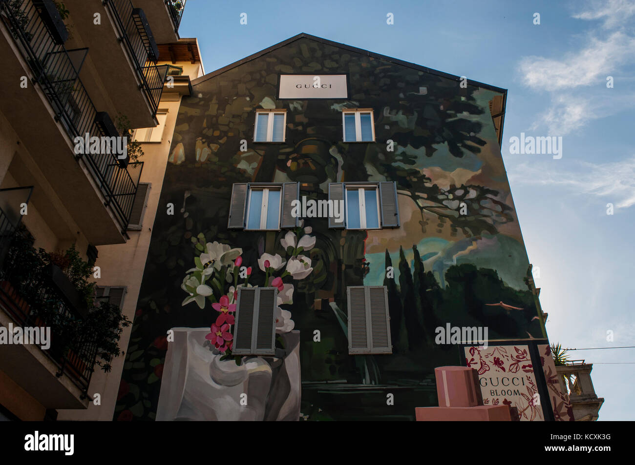 Mailand, Italien: Windows von einem geschmückten Palast im Corso Garibaldi, im Stadtteil Brera, gefördert durch die berühmte italienische Mode maison gucc Stockfoto