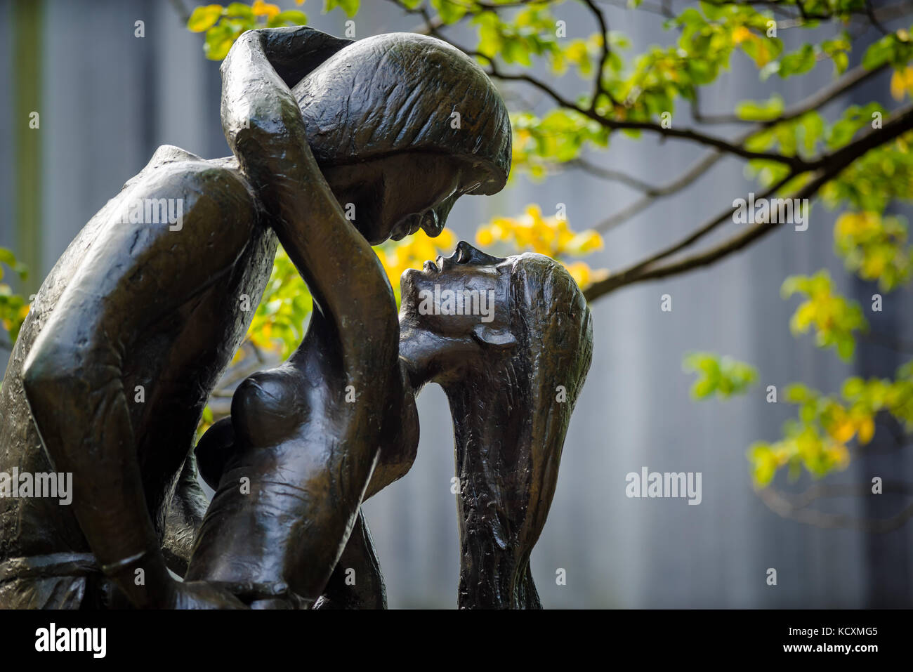 Romeo und Julia Bronze Statue in der Nähe der Delacorte Theater im Central Park. Manhattan, New York City Stockfoto