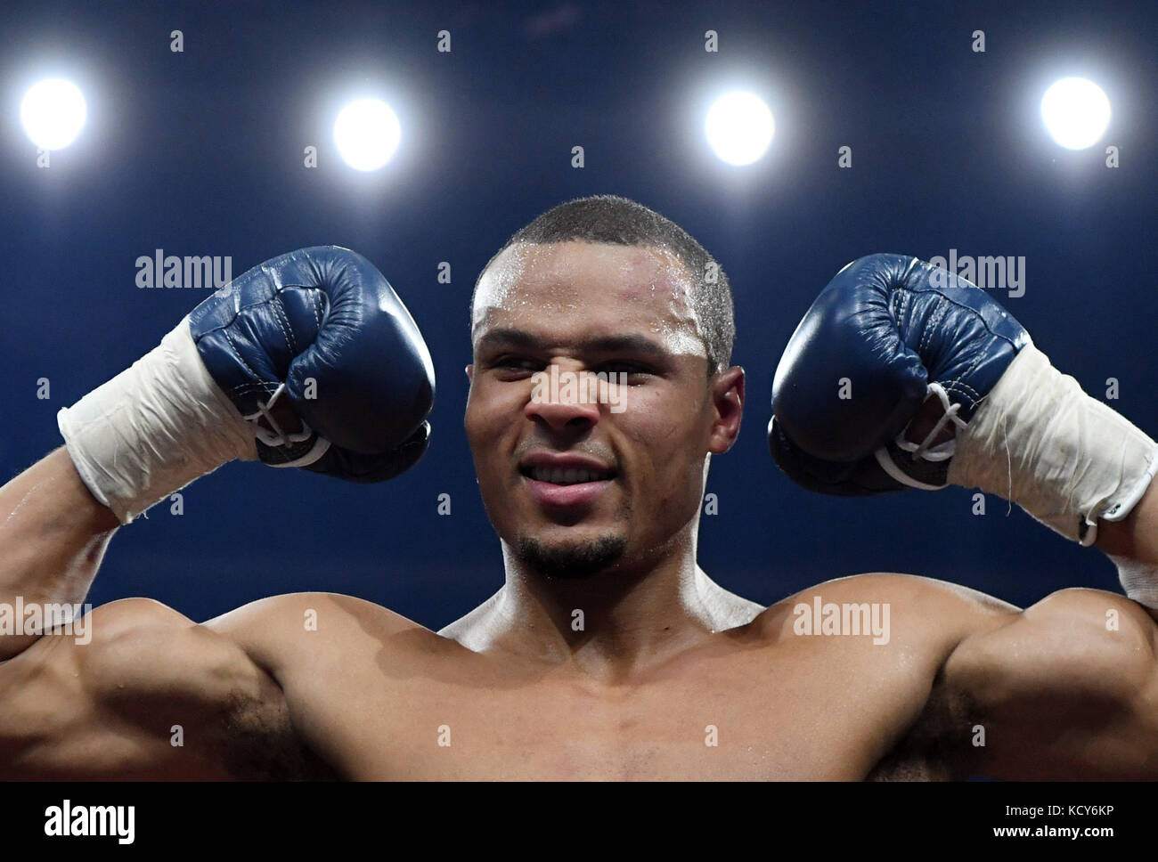 Stuttgart, Deutschland. Oktober 2017. Chris Eubank Jr. aus Großbritannien nach seinem Sieg im Super-Mittelgewicht-Viertelfinale des IBO-Boxweltcups in Stuttgart am 7. Oktober 2017. Quelle: Marijan Murat/dpa/Alamy Live News Stockfoto