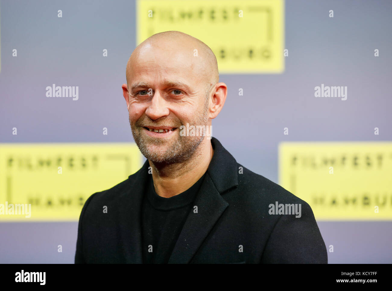 Hamburg, Deutschland. Oktober 2017. Der Schauspieler Jürgen Vogel kommt zur deutschen Premiere des Films "der Mann aus dem Eis" während der Hamburger Filmfestspiele am 7. Oktober 2017 nach Hamburg. Quelle: Georg Wendt/dpa/Alamy Live News Stockfoto