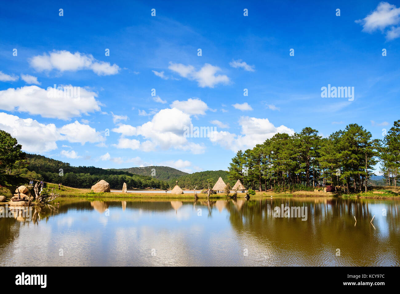 Golden Valley in Dalat, Provinz Lam Dong, Vietnam. frische Luft, Kiefern, leuchtenden Blumen und murmelnden Bächen. Es ist 14 km nördlich von Dalat. Stockfoto