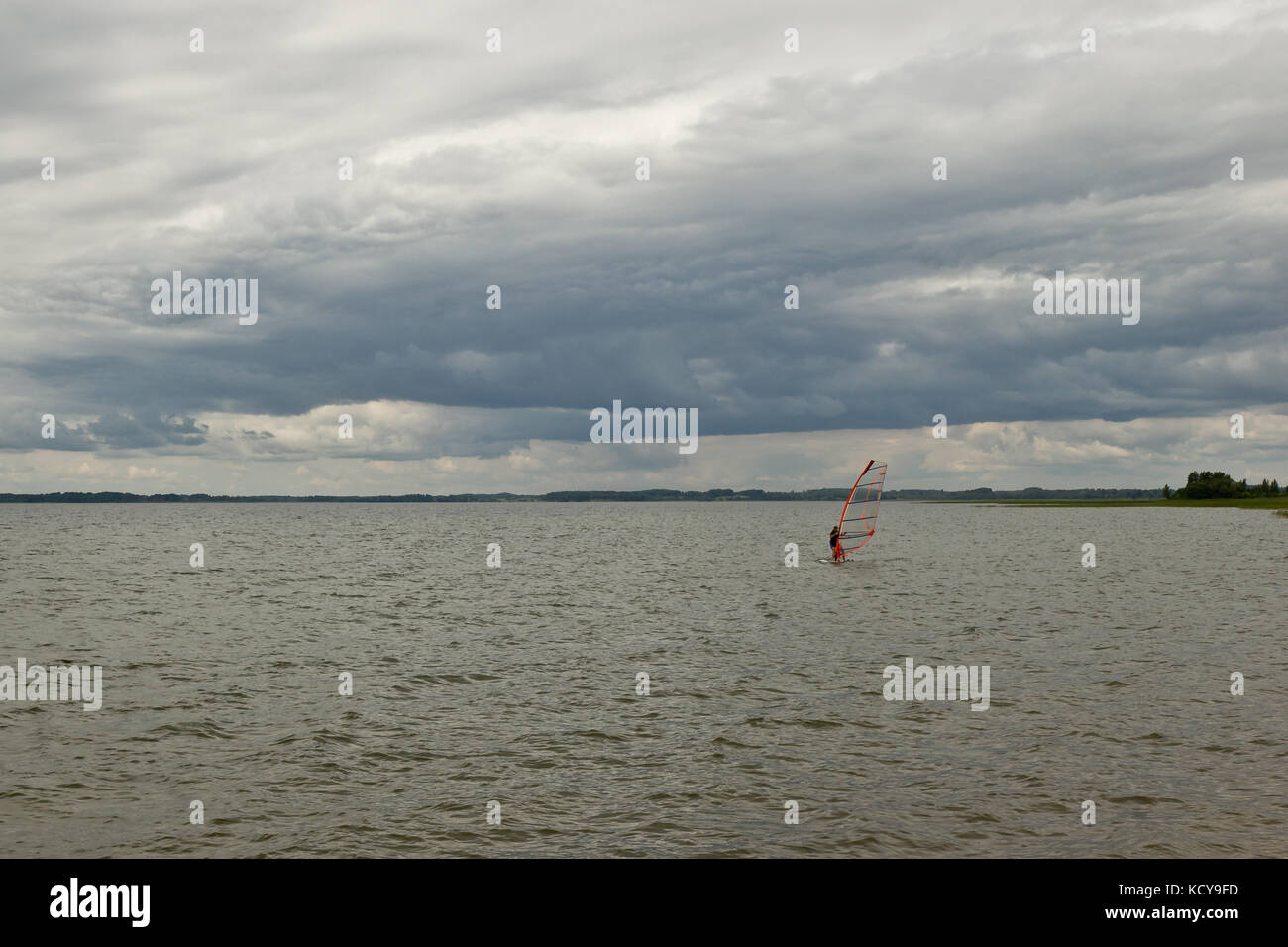 Surfer, raznas See, Lettland Stockfoto