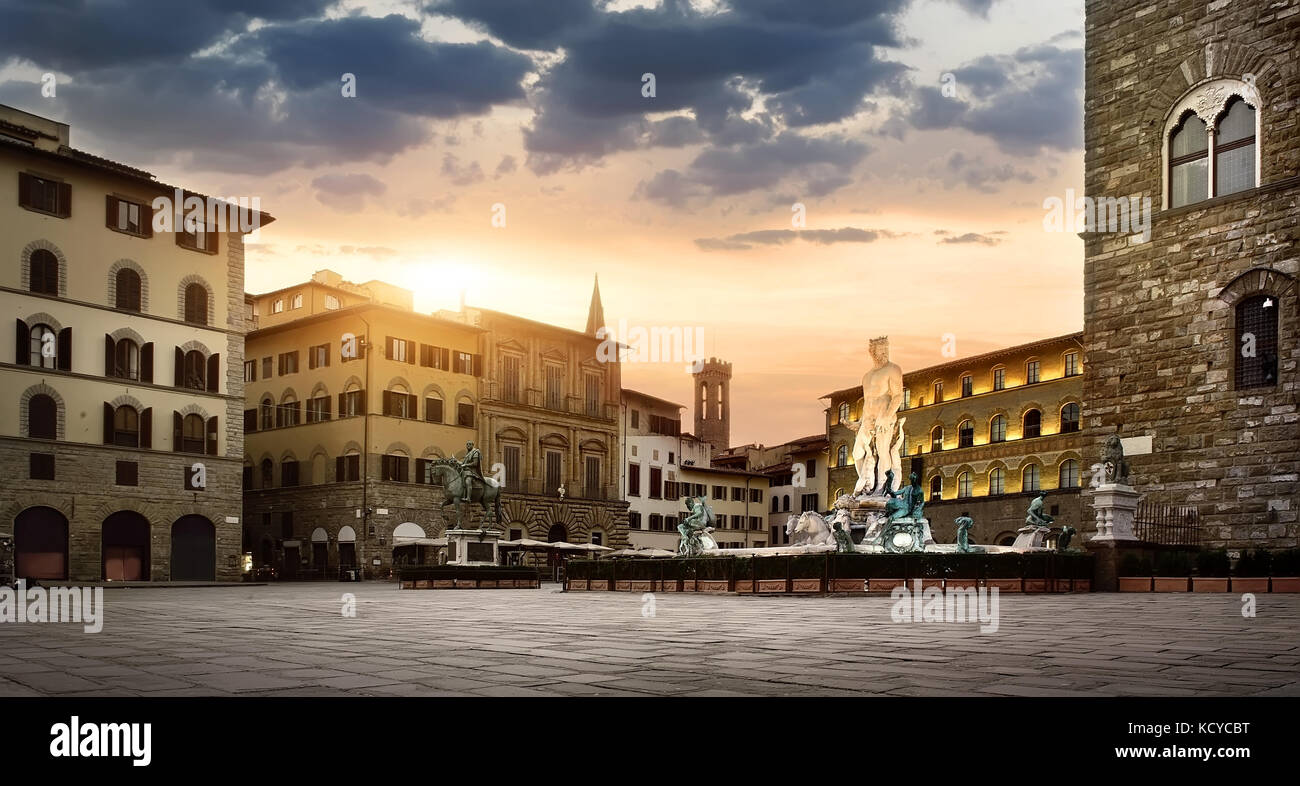 Sonnenaufgang am Platz Piazza della Signoria und den Palazzo Vecchio in Florenz, Italien Stockfoto