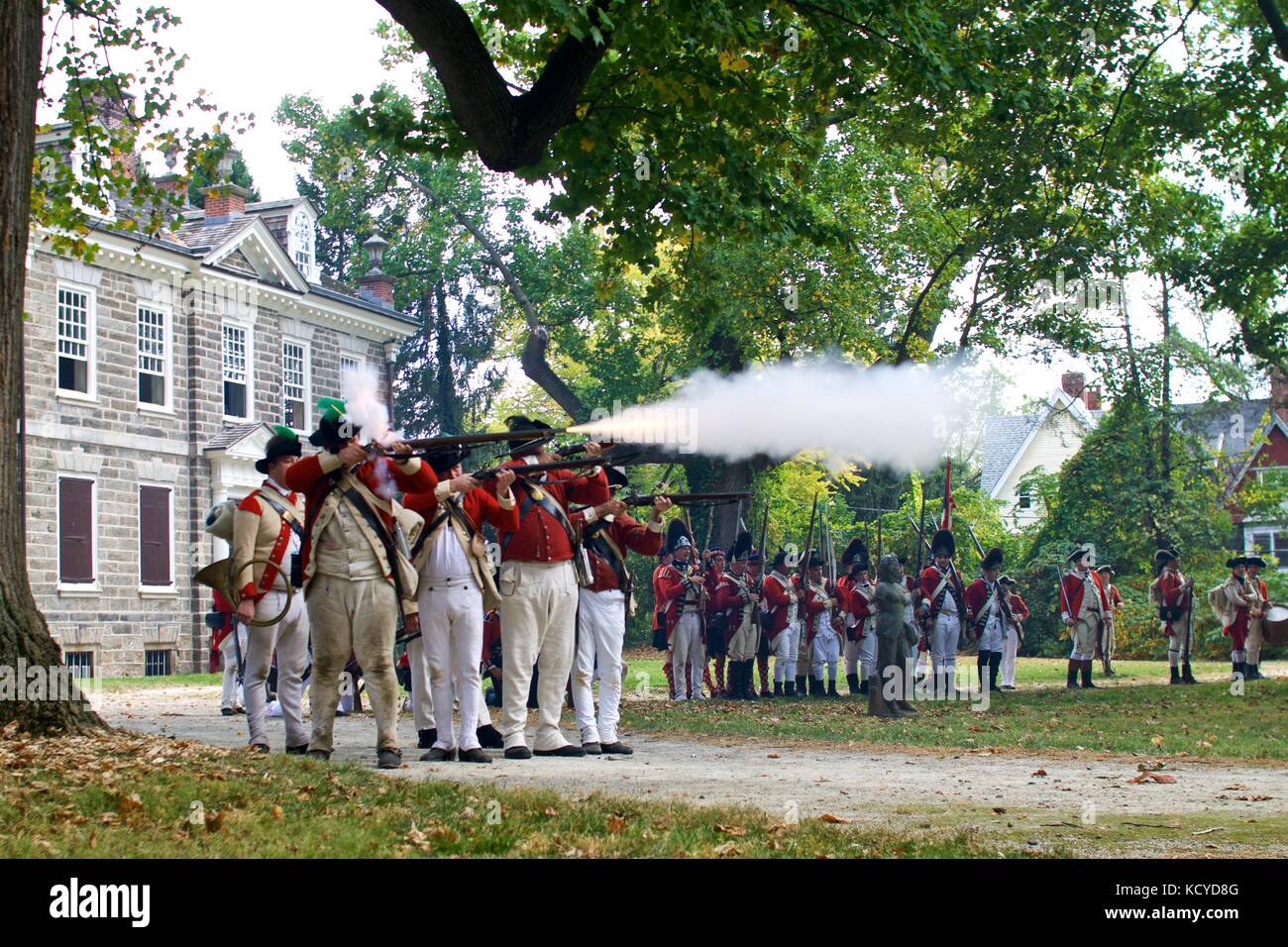 Philadelphia, PA, USA - Oktober 7, 2017: Revolutionäre Krieg Re-enactors Teil in der 240. Jahrestag Nachstellung der Schlacht von Germantown. Stockfoto