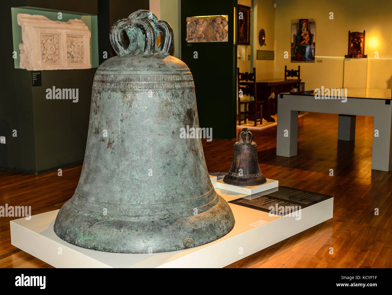 Alte Glocke im Museum. Stockfoto