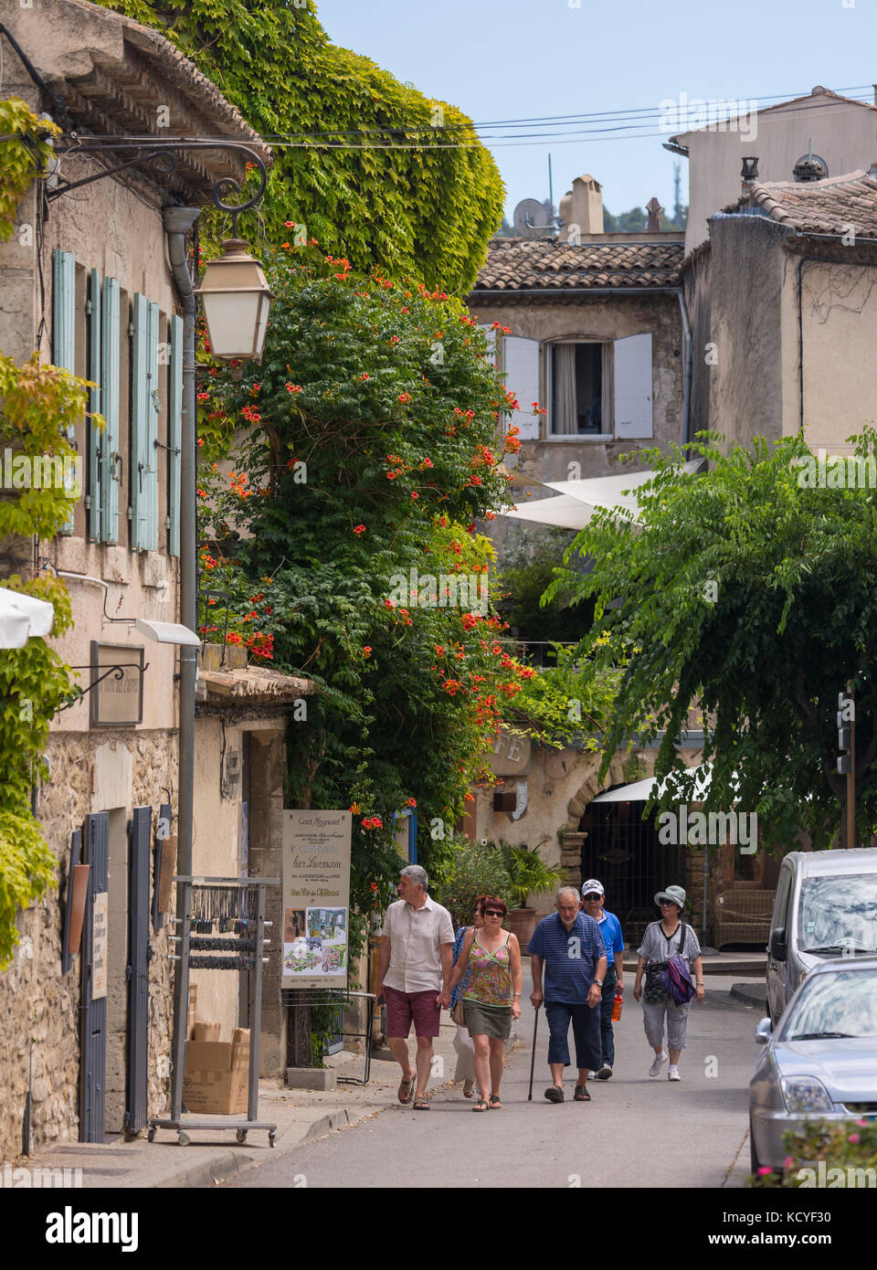 In Lourmarin, Provence, Frankreich - Lourmarin, einem Dorf in der Landschaft von Luberon, Region Vaucluse. Stockfoto