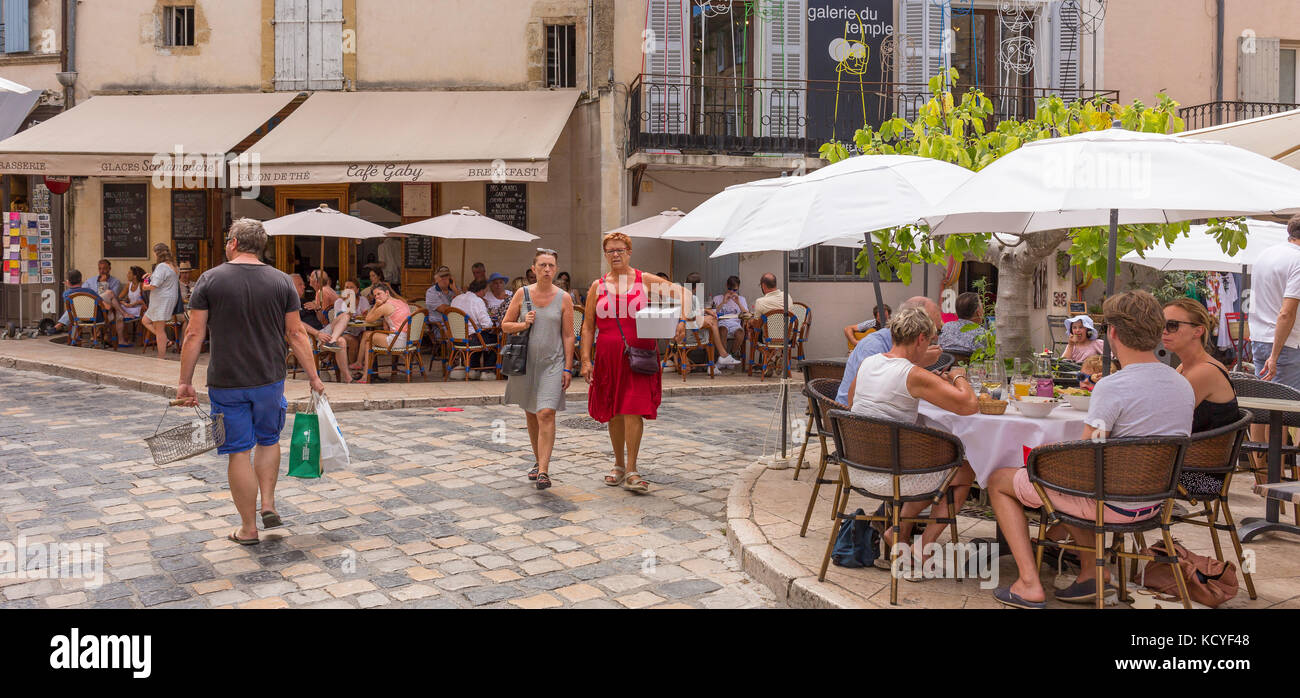 In Lourmarin, Provence, Frankreich - Lourmarin, einem Dorf in der Landschaft von Luberon, Region Vaucluse. Stockfoto