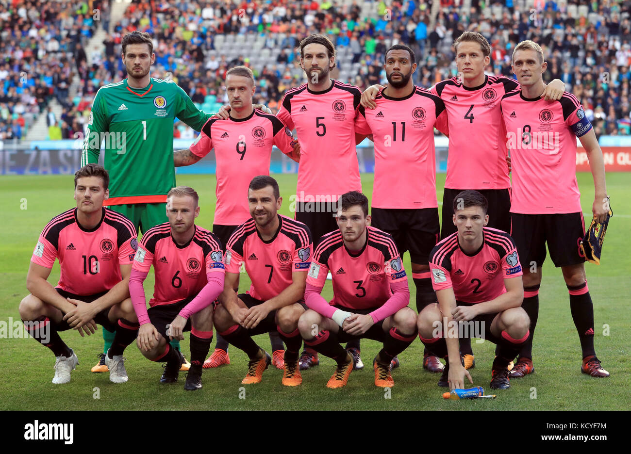 Back Row (links-rechts): Schottlands Craig Gordon, Leigh Griffiths, Charlie Mulgrew, Matt Phillips, Christophe Berra Darren Fletcher. Front Row: Chris Martin, Barry Bannan, James McArthur, Andrew Robertson und Kieran Tierney. Ein Gruppenfoto während des Spiels der FIFA Fußball-Weltmeisterschaft 2018 zur Qualifikation der Gruppe F im Stadion Stozice, Ljubljana. DRÜCKEN SIE VERBANDSFOTO. Bilddatum: Sonntag, 8. Oktober 2017. Siehe PA Story SOCCER Scotland. Bildnachweis sollte lauten: Adam Davy/PA Wire. Stockfoto