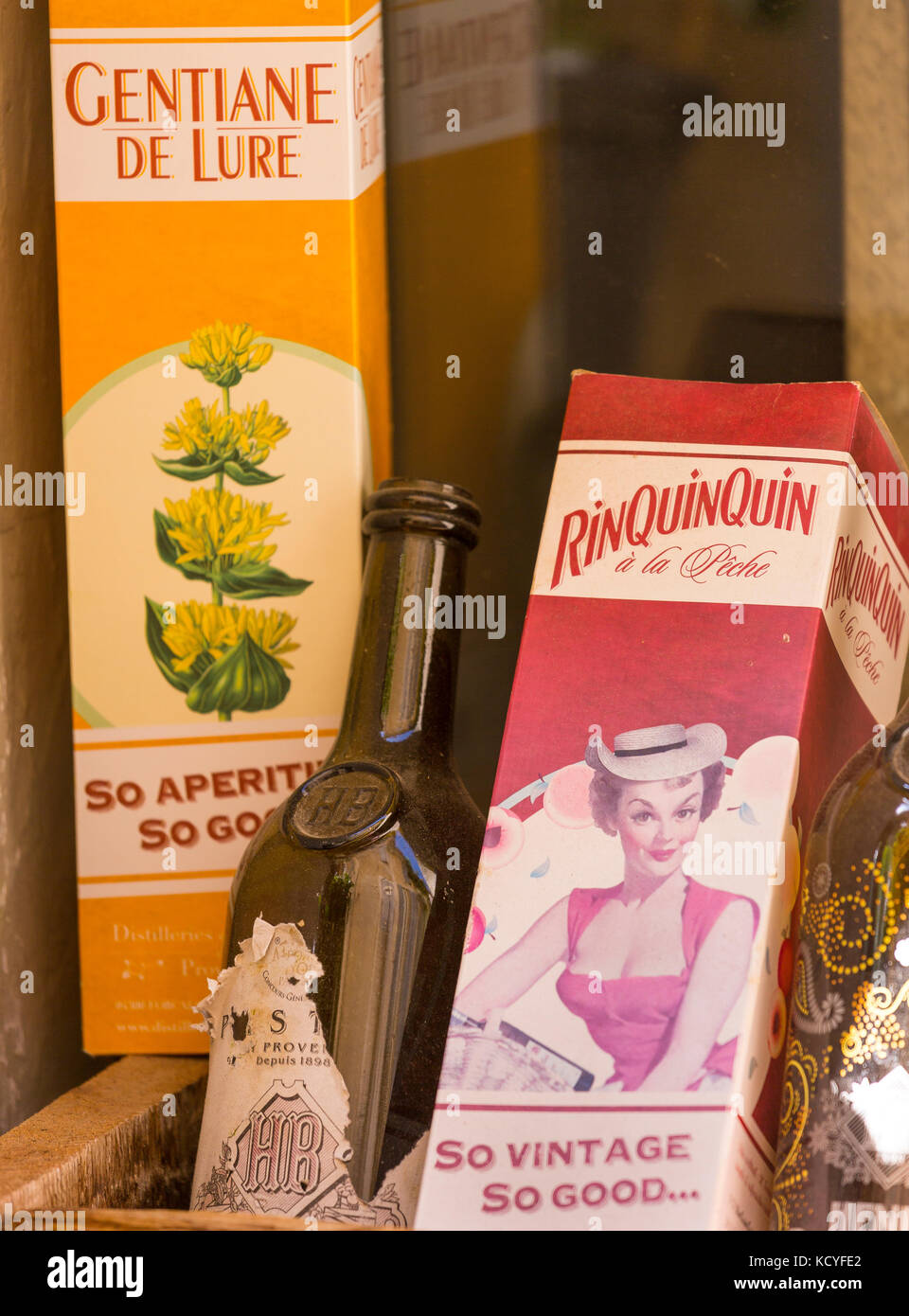 In Lourmarin, Provence, Frankreich - store Display, Lourmarin, einem Dorf in der Landschaft von Luberon, Region Vaucluse. Stockfoto
