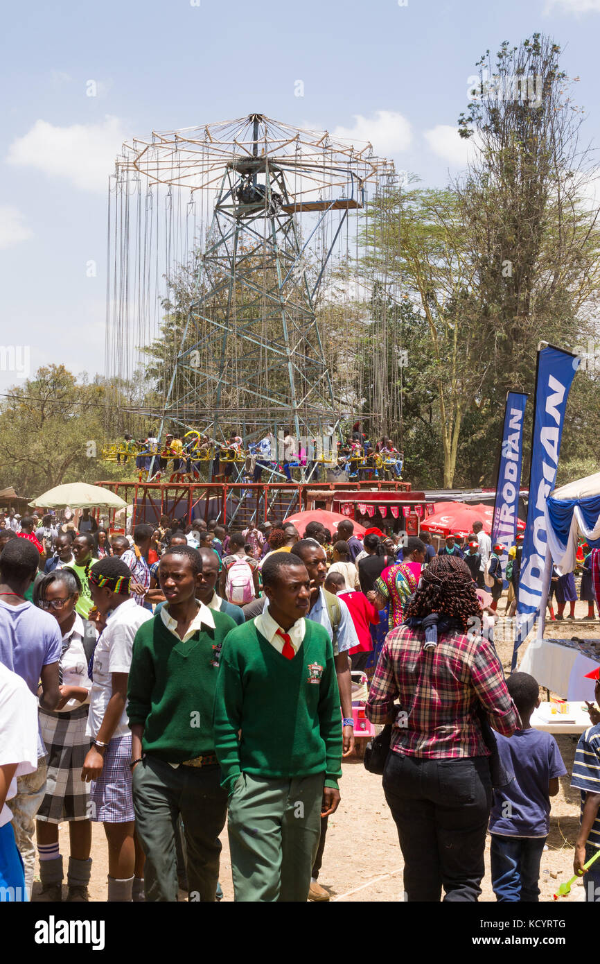 Jahrmarkt mit Fahrgeschäften und Leute, Internationale Fachmesse in Nairobi, Kenia Stockfoto