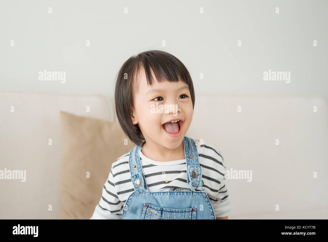 Portrait von glücklichen asiatischen Kind Mädchen Stockfoto