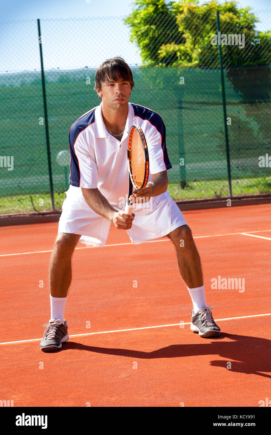 Männlichen Tennisspieler warten auf ein Service Stockfoto