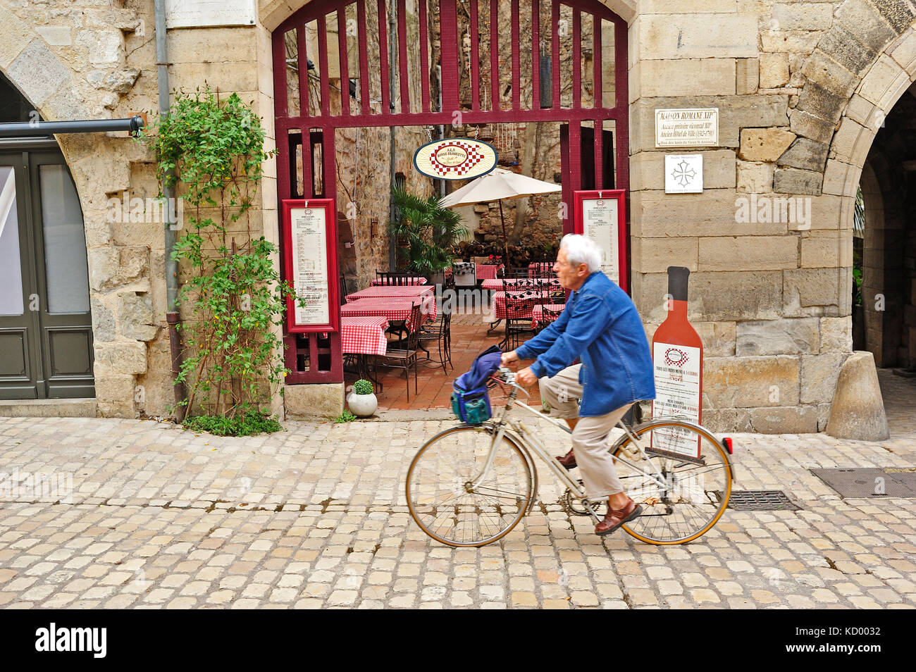 Restaurant Beffroi, Saint-Antonin-Noble-Val, Departamento Tarn-et-Garonne, Midi-Pyrenees, Frankreich Stockfoto