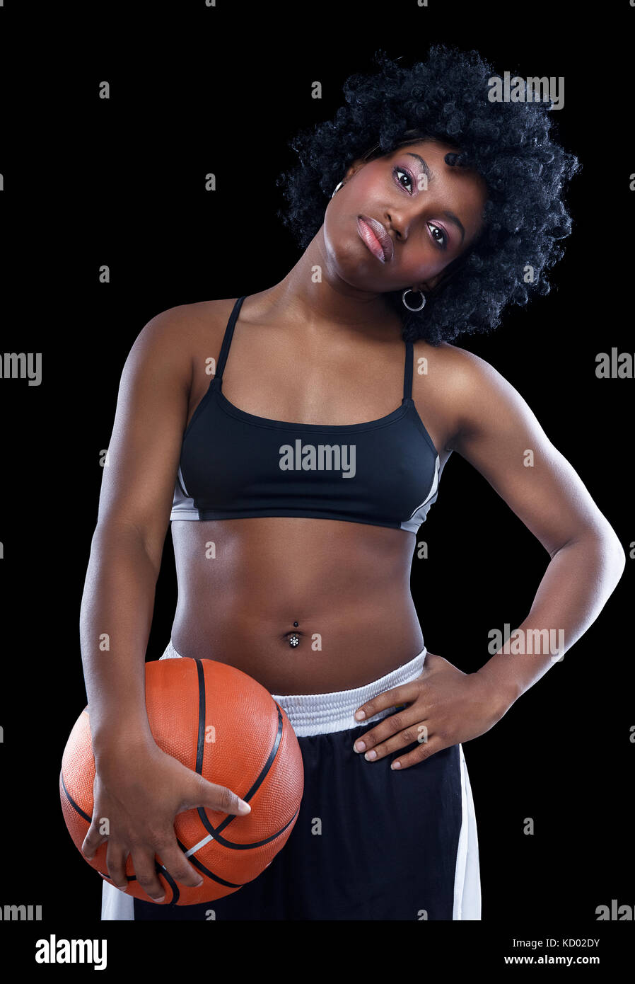 Afro-amerikanische Frau basketball Player über Schwarz Stockfoto