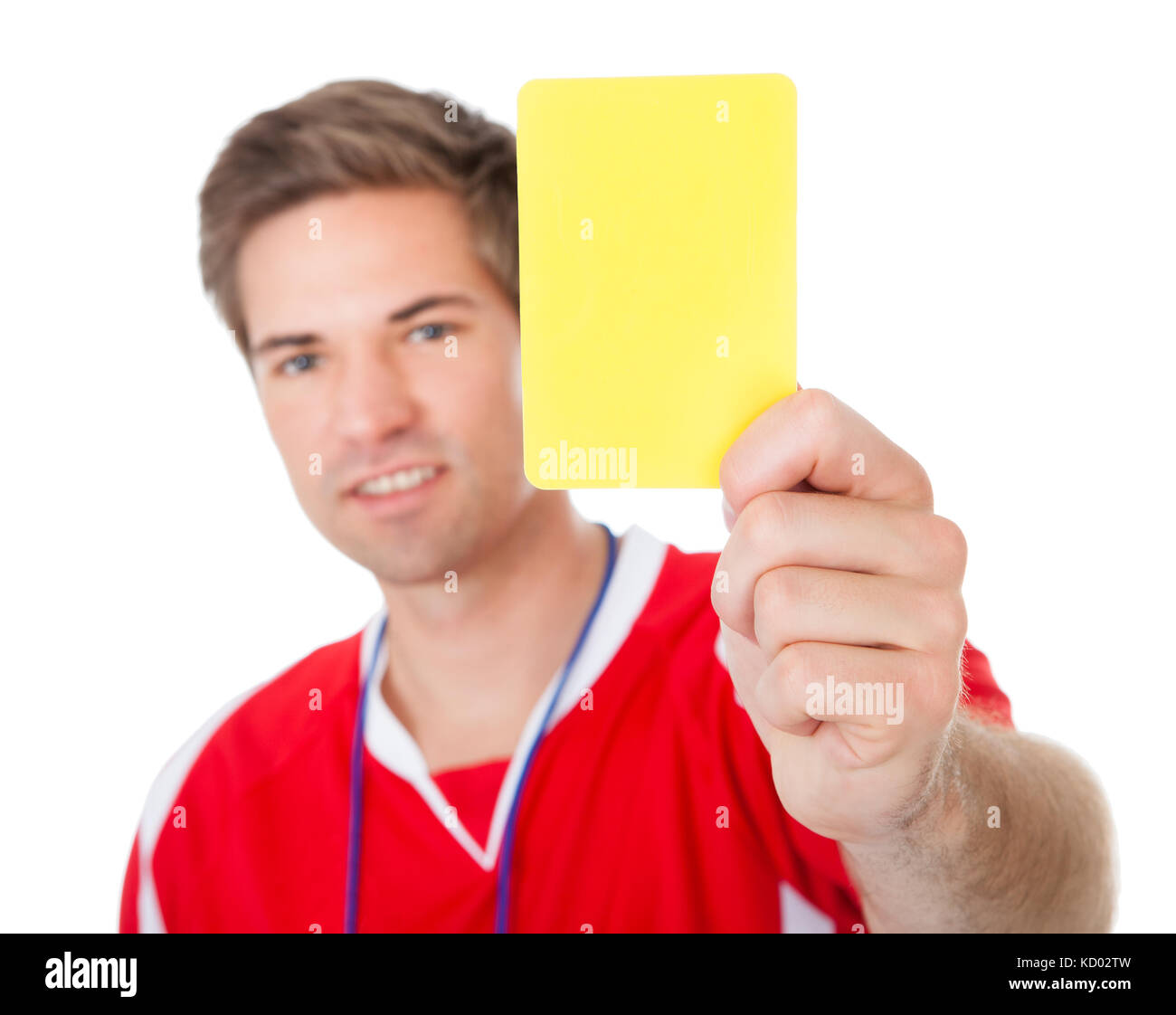 Porträt von männlichen Fußballschiedsrichterin Holding gelbe Karte Stockfoto