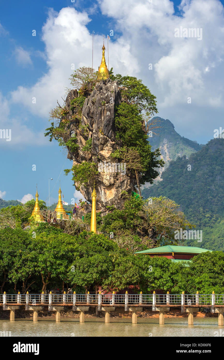 Schöne buddhistische Pagode in Kyauk Kalap Hpa-An, Myanmar. Stockfoto