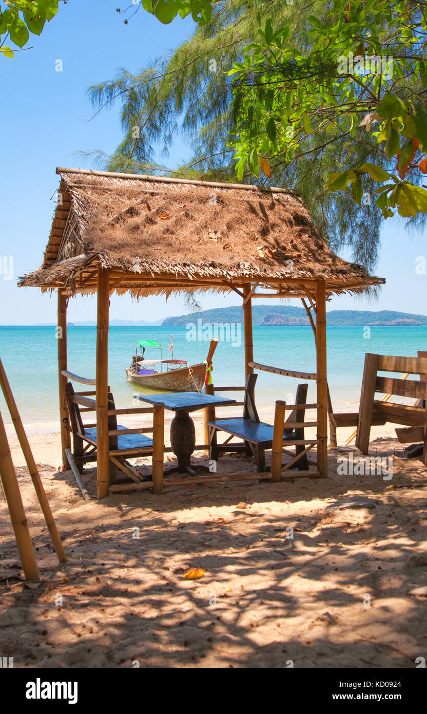 Strand, Hütte, Ao Nang Beach, Provinz Krabi, Thailand. Stockfoto