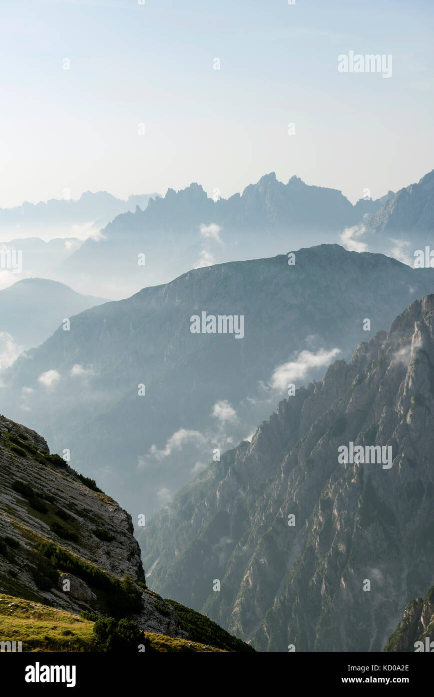 Silhouetten der Berge, Blick in das Tal, Sextner Dolomiten, Südtirol, Trentino - Südtirol, Alto-Adige, Italien Stockfoto