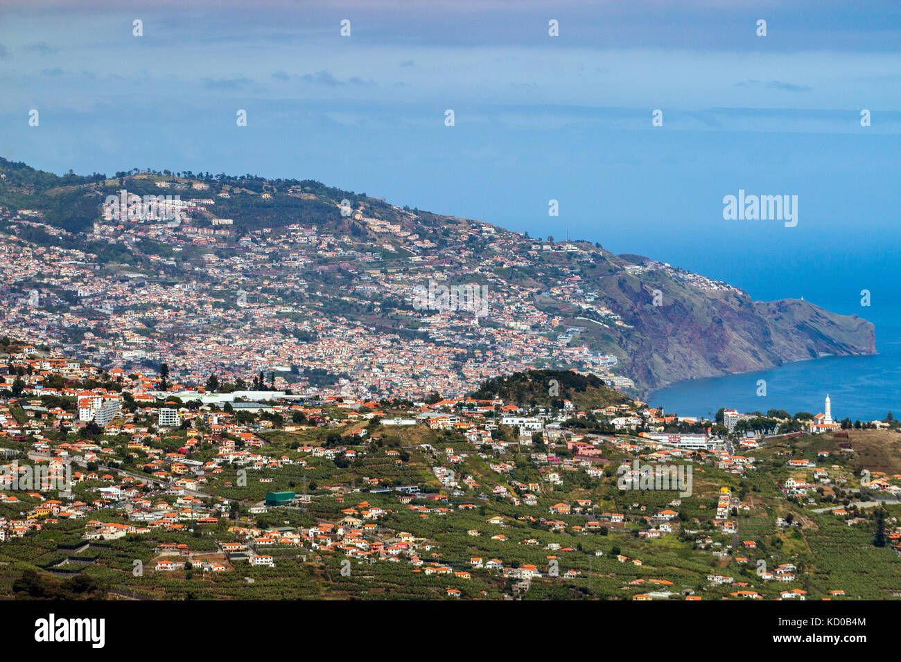 Blick auf den berühmten Cabo Girao Aussichtspunkt auf der Insel Madeira, Portugal. Stockfoto