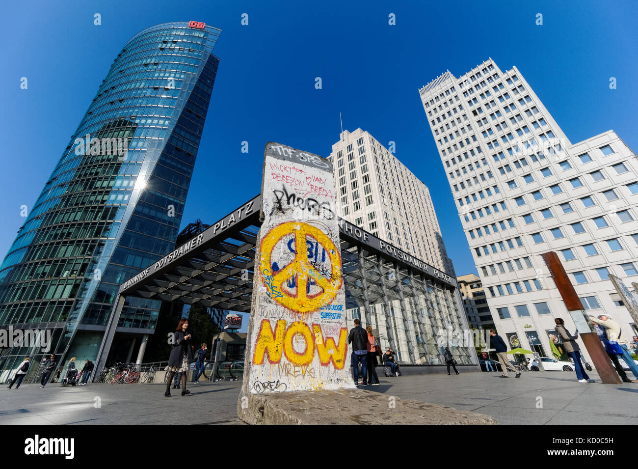 Original Teile der Berliner Mauer am Potsdamer Platz in Berlin, Deutschland Stockfoto