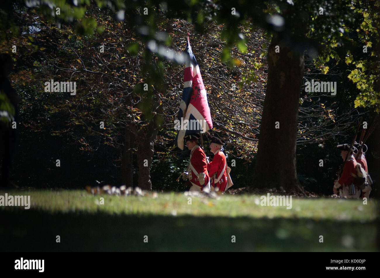 Revolutionären Krieg Re-enactors an jährlichen Schlacht von Germantown reenactment Nehmen auf dem Gelände der Cliveden, im Nordwesten Philadelphia, PA Stockfoto