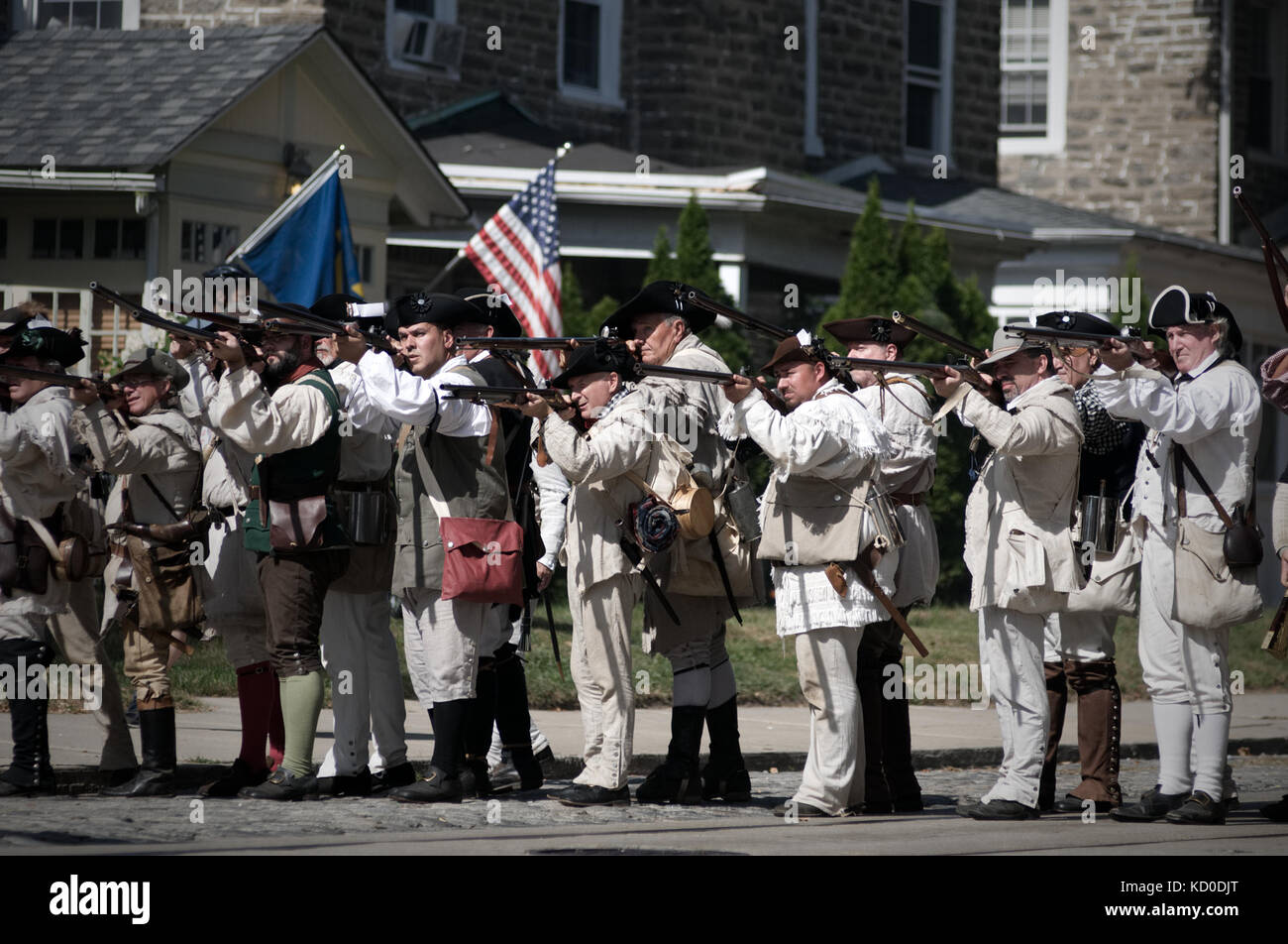 Revolutionären Krieg Re-enactors an jährlichen Schlacht von Germantown reenactment Nehmen auf dem Gelände der Cliveden, im Nordwesten Philadelphia, PA Stockfoto