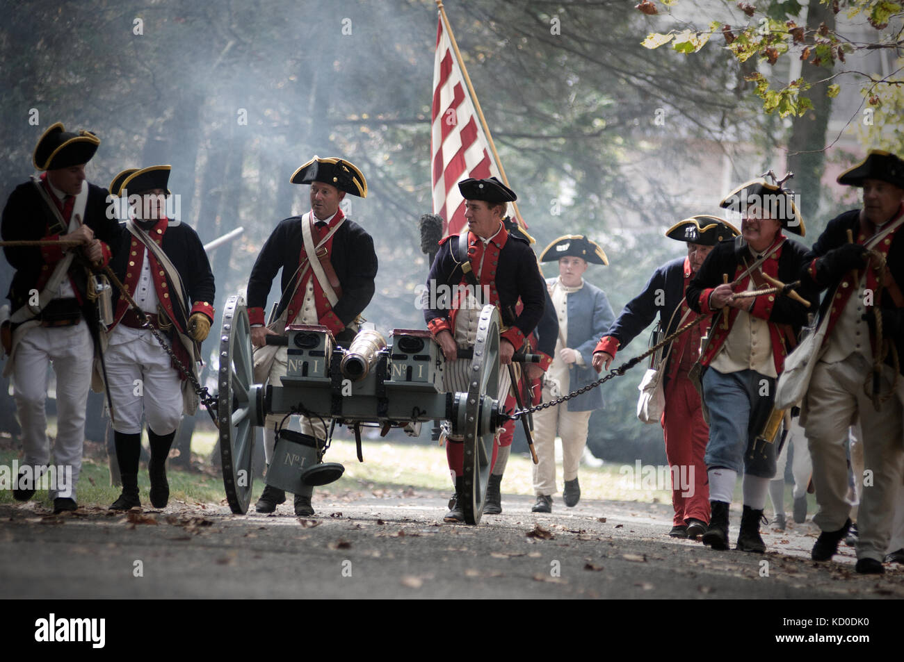 Revolutionären Krieg Re-enactors an jährlichen Schlacht von Germantown reenactment Nehmen auf dem Gelände der Cliveden, im Nordwesten Philadelphia, PA Stockfoto