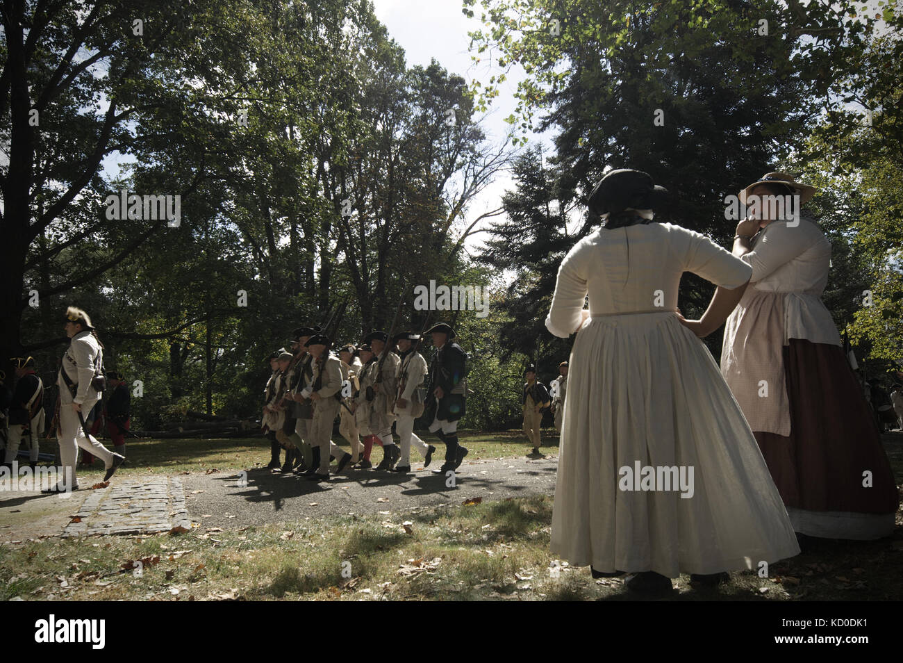 Revolutionären Krieg Re-enactors an jährlichen Schlacht von Germantown reenactment Nehmen auf dem Gelände der Cliveden, im Nordwesten Philadelphia, PA Stockfoto