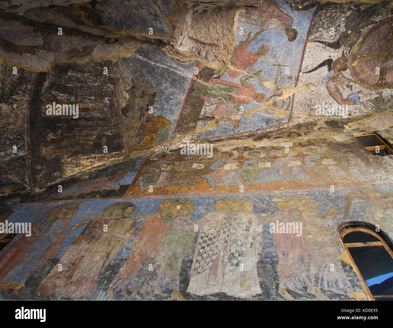 Die höhle Klosteranlage von Georgien Vardzia im Süden, Blick auf die bunten religiösen Fresken in Höhle Kirche Stockfoto