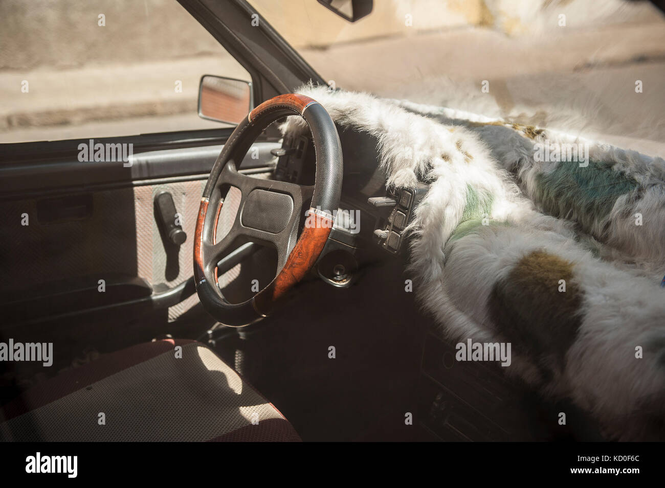 Lustiges Innenauto in Asmara, februar 2013. Interieur d'une voiture à Asmara, Februar 2013. Stockfoto