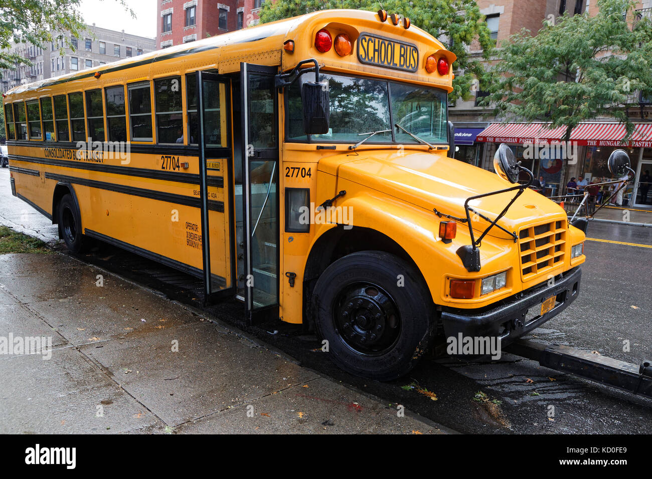 NEW YORK CITY, USA, 13. September 2017 : Schulbus in Harlem. Harlem ist ein großes Viertel im nördlichen Teil des Stadtteils New York City Stockfoto