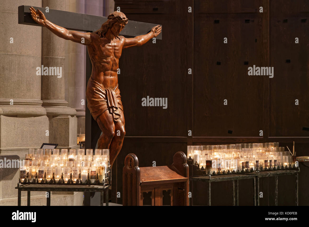 NEW YORK CITY, USA, 13. September 2017 : Kathedrale von St. John the Divine. Die Kathedrale der Bischofsdiözese New York hat einen radikalen Streich durchgemacht Stockfoto