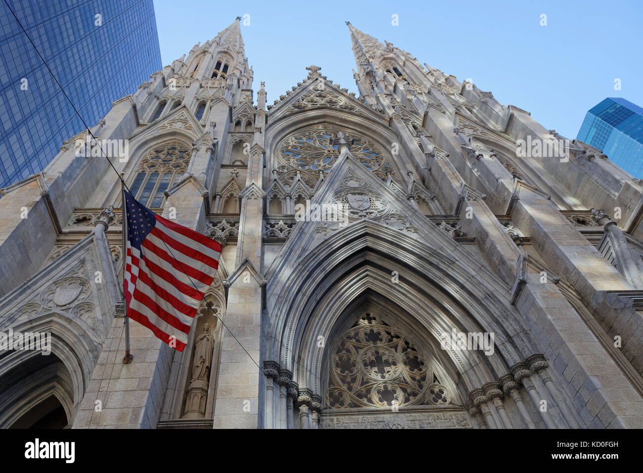 NEW YORK CITY, USA, September 10, 2017 : die Kathedrale von St. Patrick ist eine neugotische römisch-katholische Kathedrale und ein prominentes Wahrzeichen von Stockfoto